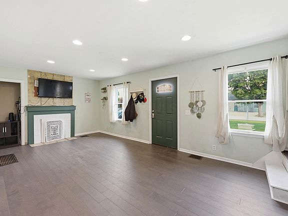 5th image of 869 Binns Blvd
