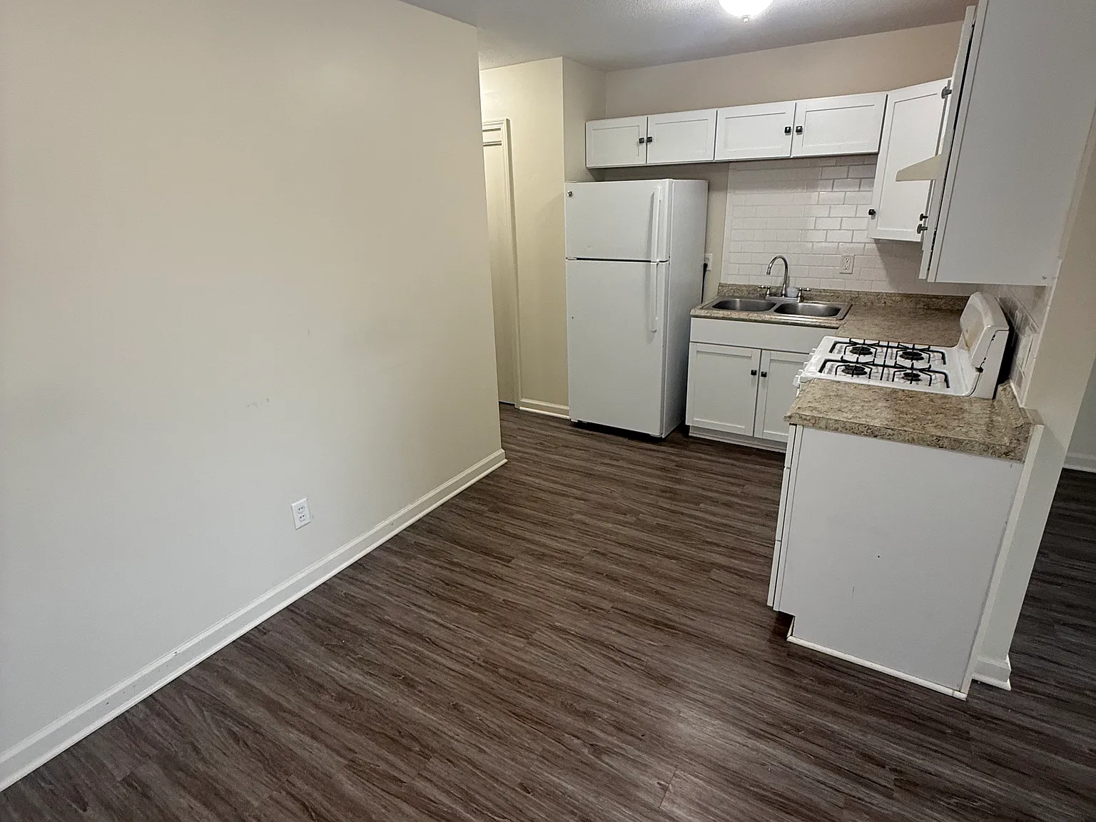 1 bed, 800 sqft, $995 — Photo 4