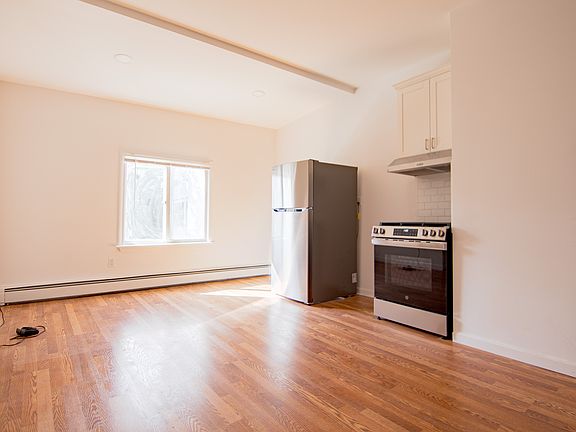 Eat-in kitchen