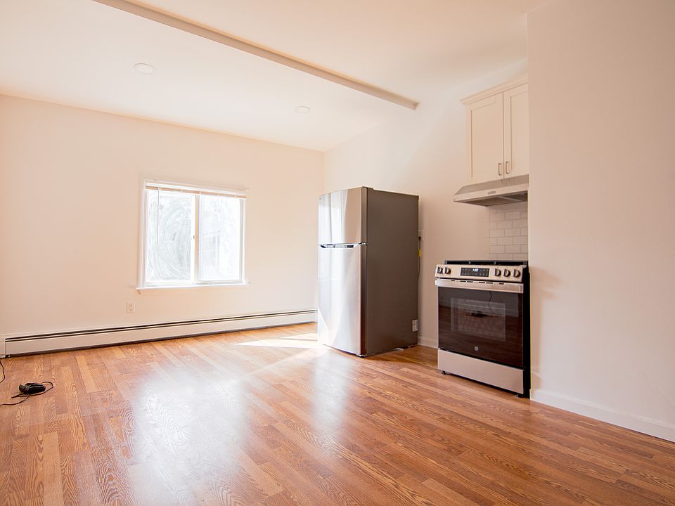 Eat-in kitchen