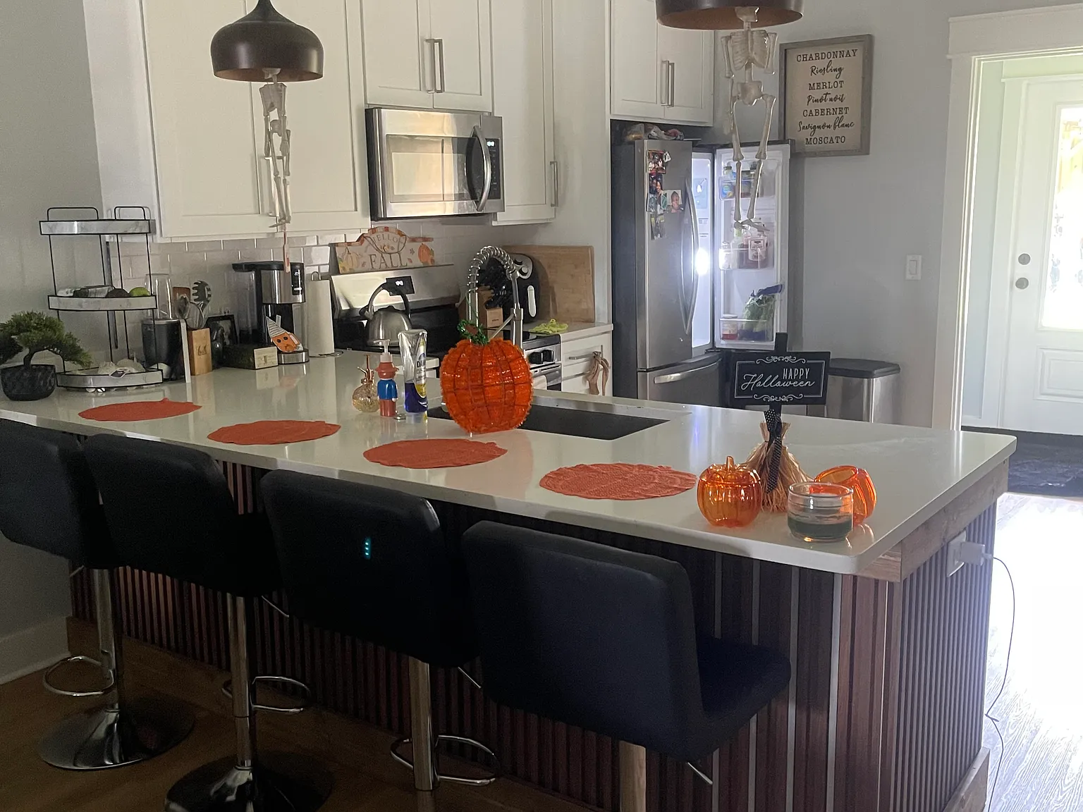 3 bed, 5000 sqft, $2,000 — Photo 2