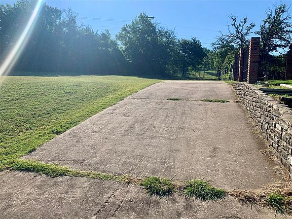 2nd image of 1603 Elaine St Lot 8