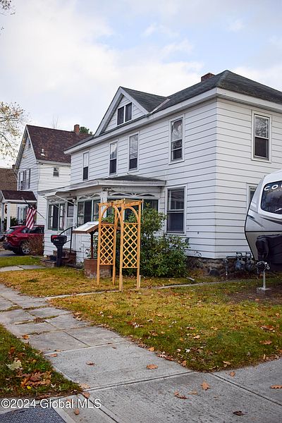 3rd image of 35 Pearl Street