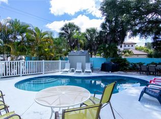 1144 Crescent St, Sarasota, FL 34242