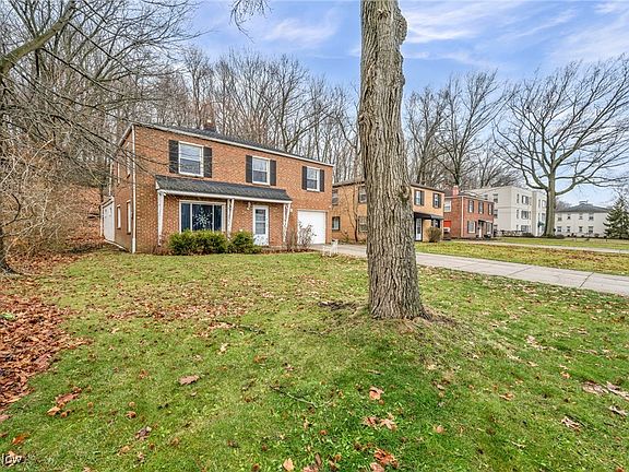 3rd image of 27580 Tremaine Dr
