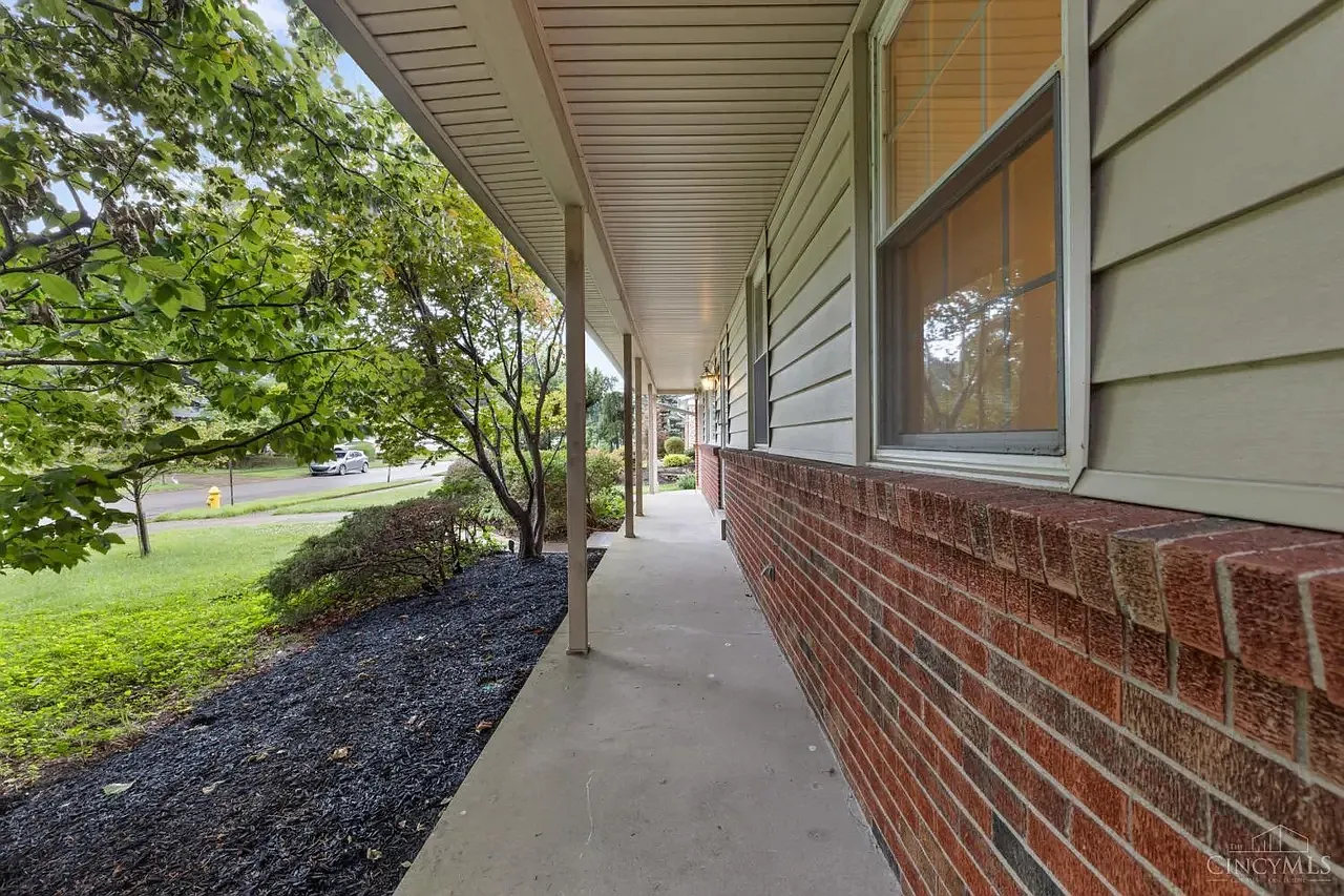 3 bed, 1607 sqft, $2,495 — Photo 2