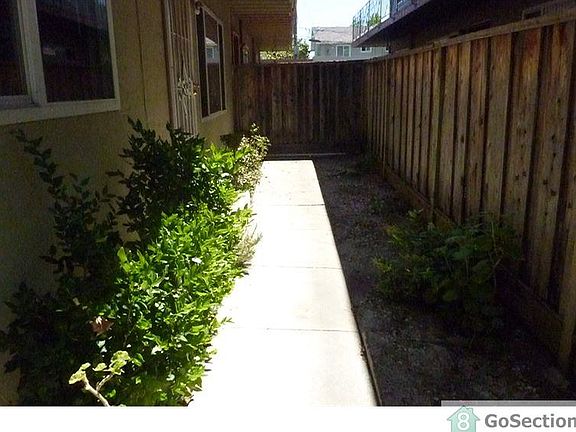 2nd image of 1124 Roewill Dr APT 2