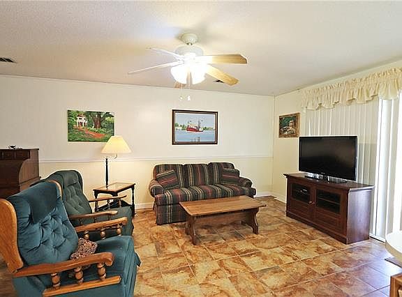 4th image of 14 Brittany Dr