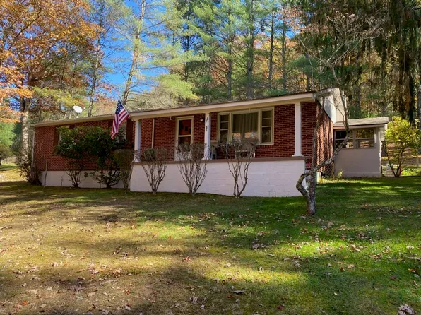302 Schuirmann Rd, Wht Sulphur S, WV 24986