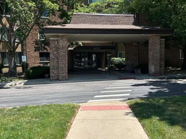 1375 Rebecca Dr APT 221, Hoffman Estates, IL 60169