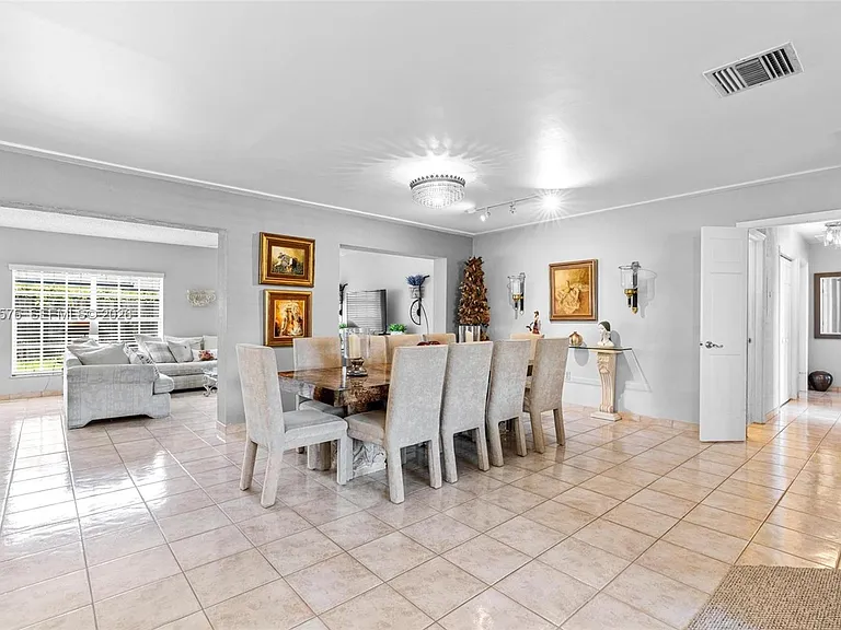 9075 SW 48th Ter — Photo 13