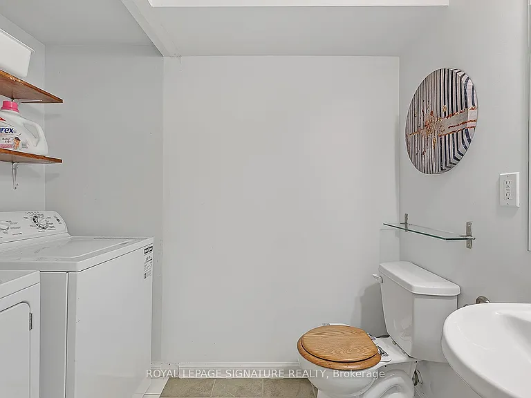 28 Laidlaw St #1612 — Photo 16