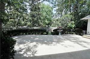 3rd image of 1364 London Dr