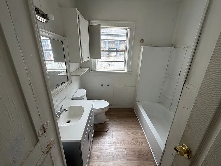 132 E Jordan St — Photo 8