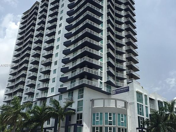 5th image of 275 NE 18th St APT 1803