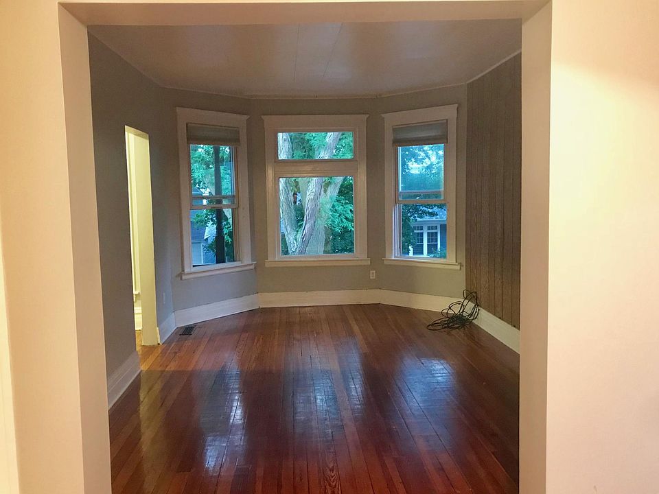 1st image of 3852 N Hermitage Ave #2