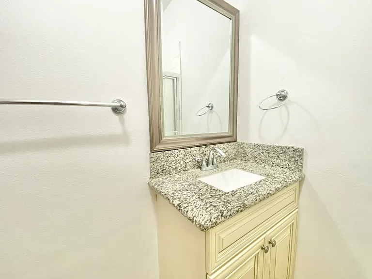 Harvard Hill Apartments - Harvard Hill LLC — Photo 17