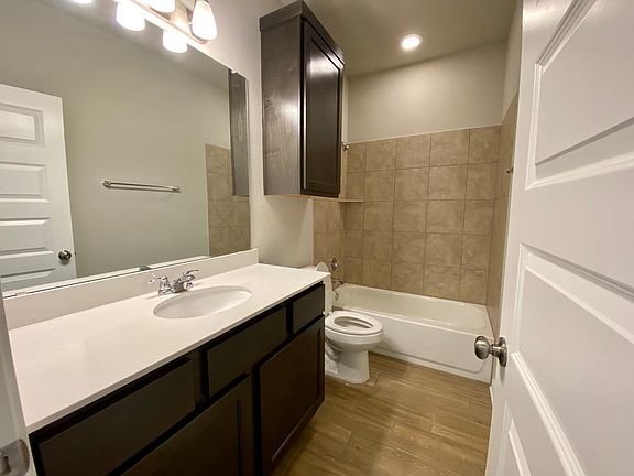 4th image of 2517 Pecan Island Dr