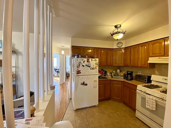 4th image of 21-14 41st St #3R