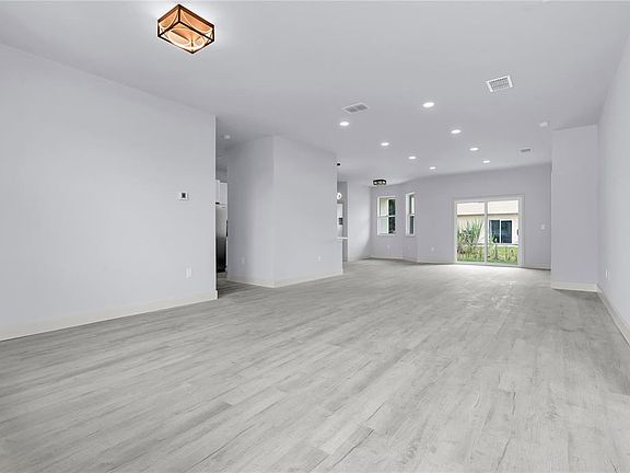3rd image of 965 NANCY COURT