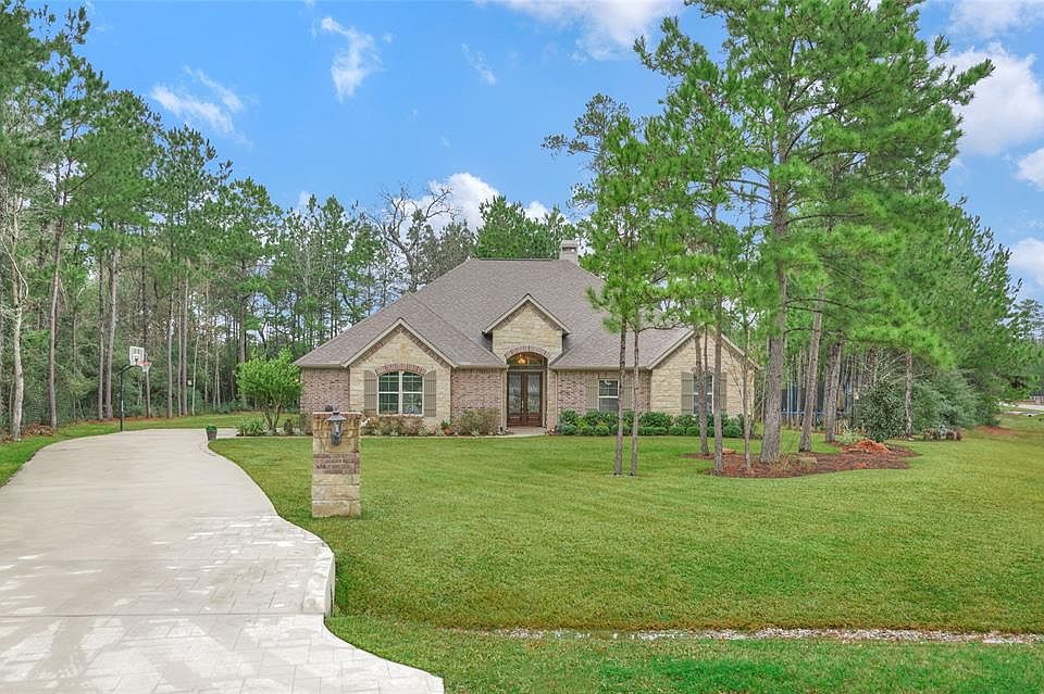 1st image of 15554 Roberts Ct