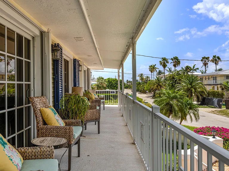 235 W Seaview Cir — Photo 49
