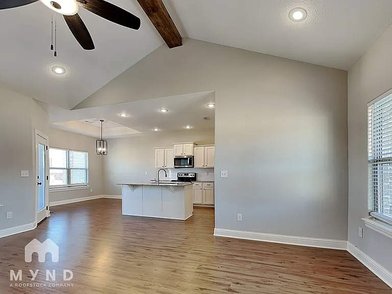 550 Captain Hopkins St — Photo 5