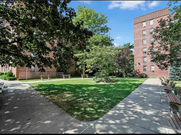 2140 Knapp Street image 23 of 25