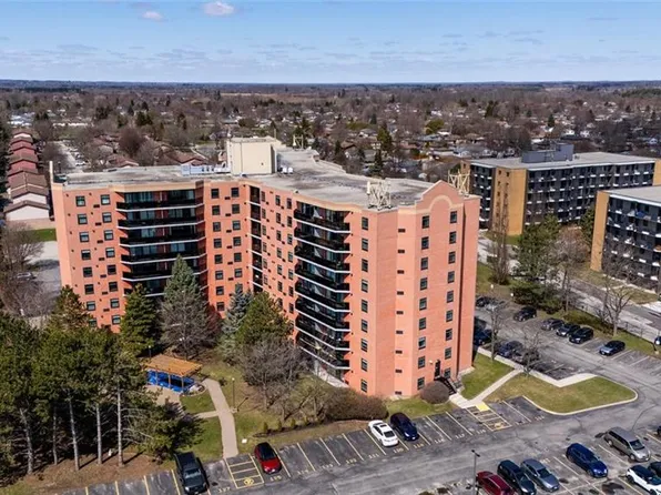 9 Bonheur Ct #601, Brantford, ON N3P 1Z5
