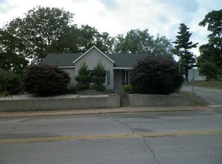 110 E 7th St, Willow Springs, MO 65793