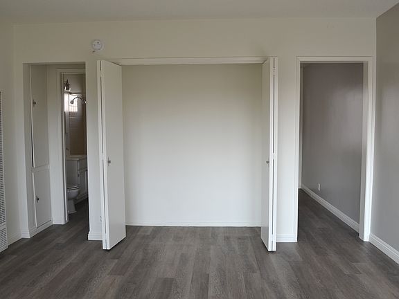 3rd image of 7742 Lankershim Blvd