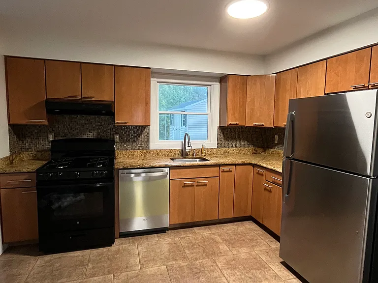 42 Scenic Dr — Photo 2