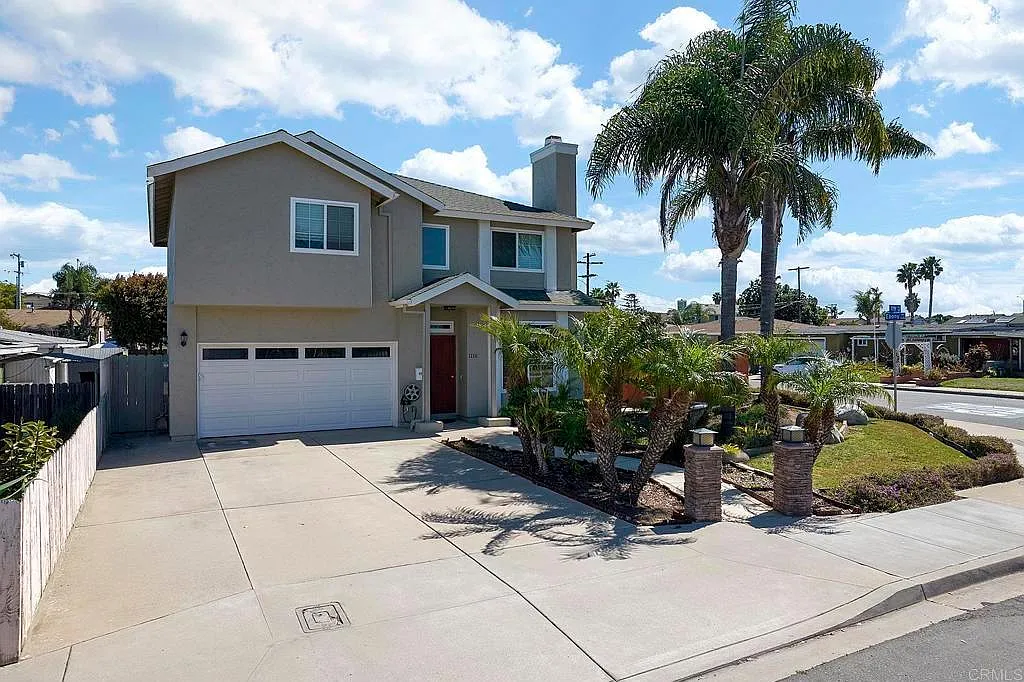 1110 Ebony Ave — Photo 1