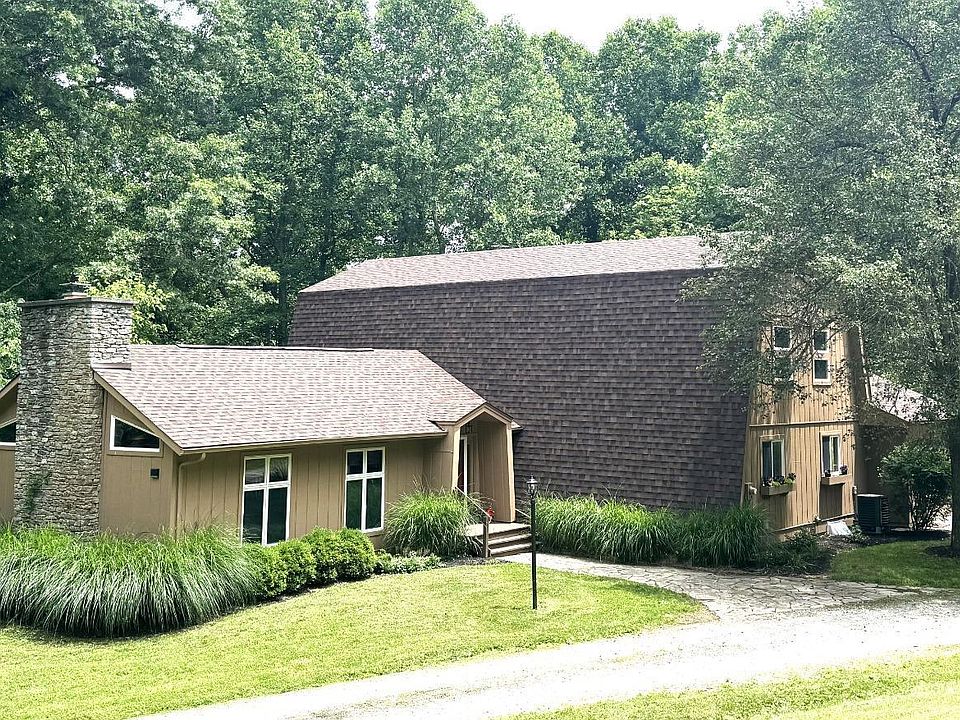 1st image of 8 Spruce Hill Ln