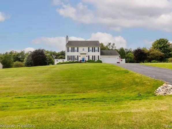 10575 Whistler Pkwy, Holly, MI 48442