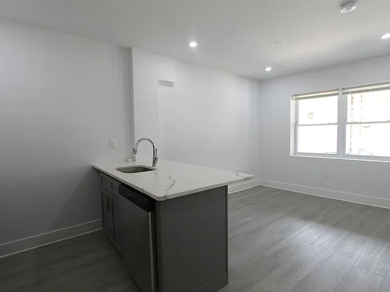 103 E Coulter St — Photo 13