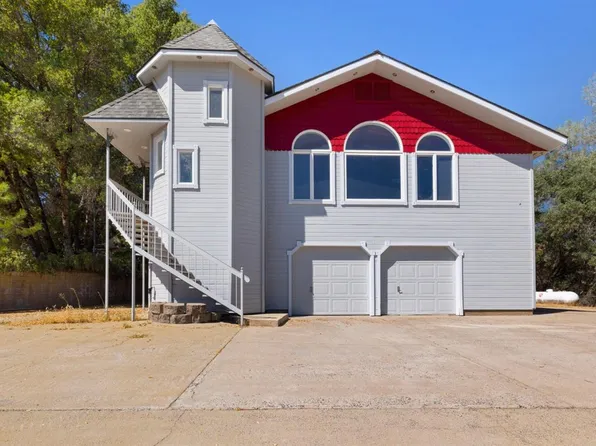 9000 Live Oak Ln, Mountain Ranch, CA 95246