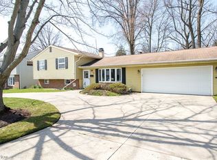 1160 Mohegan Trl, Willoughby, OH 44094