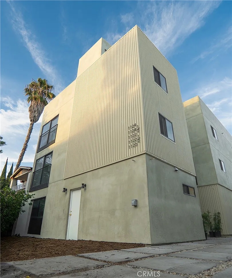 3 bed, 1753 sqft, $4,950 — Photo 1