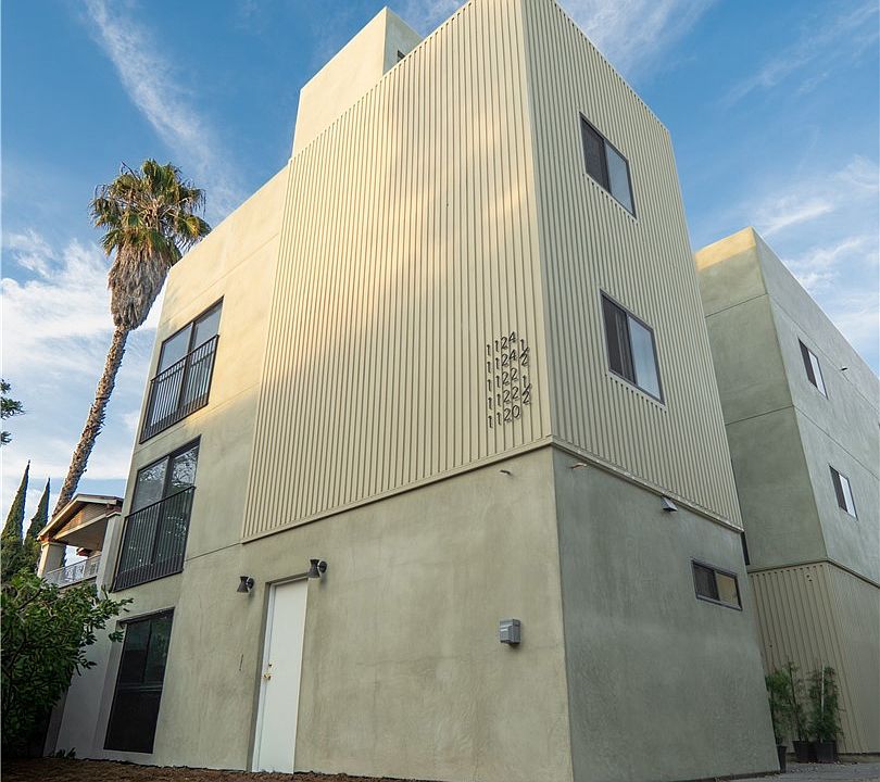 1st image of 1122 N Beachwood Dr #1/2