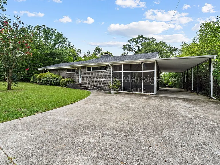 1823 Curtis Dr — Photo 2
