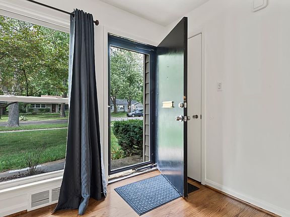 5th image of 15743 Birwood Ave