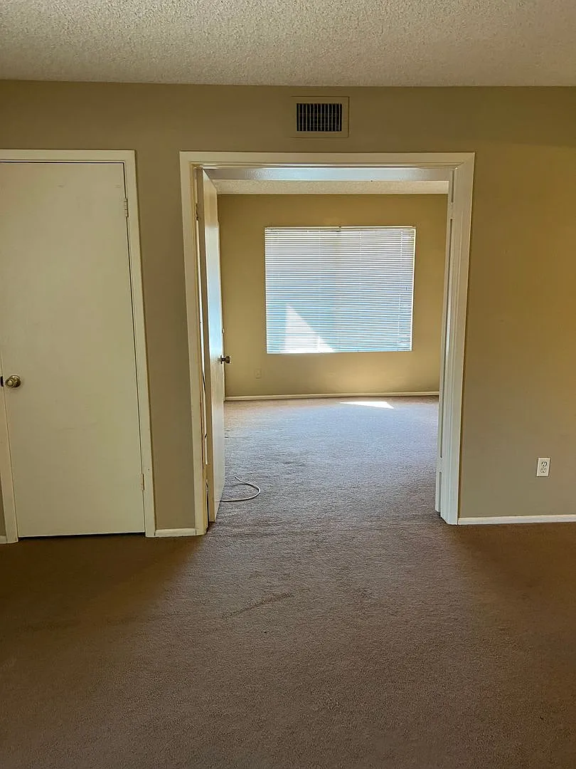 2 bedroom condo in papago park village — Photo 2