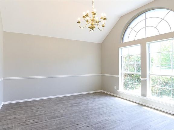 5th image of 941 Royal Oaks Dr