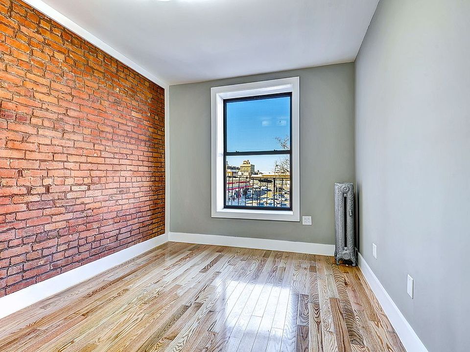 1st image of 403 W 205th St APT 33