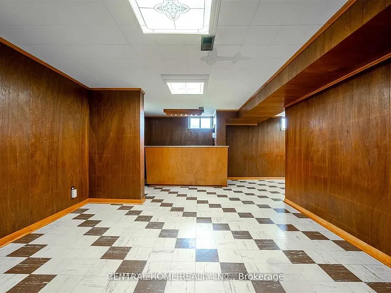 328 Jasper Ave — Photo 18