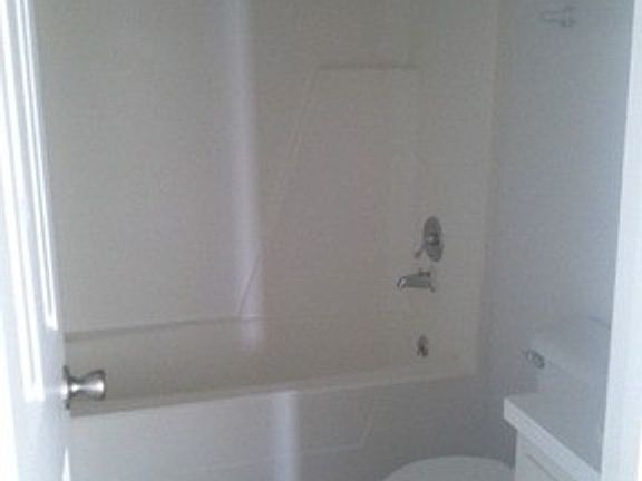 3rd image of 138 Clover St APT 8