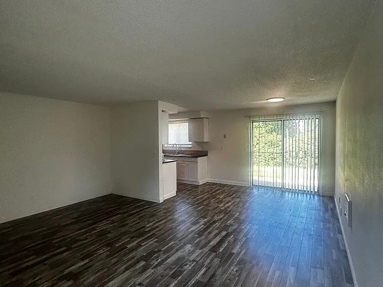 3116 Kauffman Ave — Photo 5