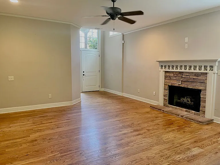 253 Solamere Ln — Photo 4