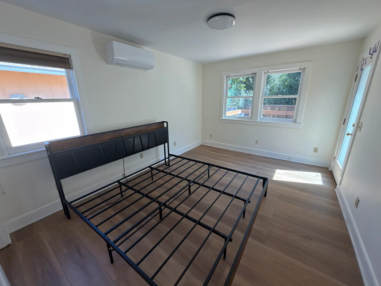 3 bed, 1.5 bath, 1141 sqft, $3,300 — Photo 3
